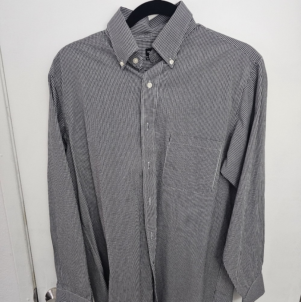 Van huessen plaid dress shirt